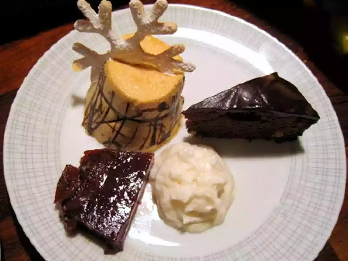 Schokokuchen, Kaffeemousse, Chai-Espuma