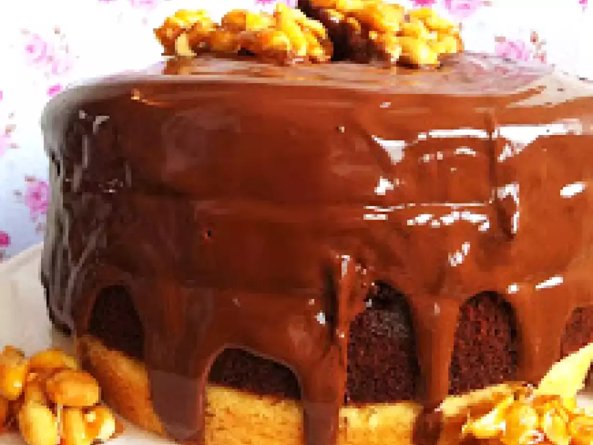 {Schokoladen-Erdnuss-Torte} Für die ganz Süßen