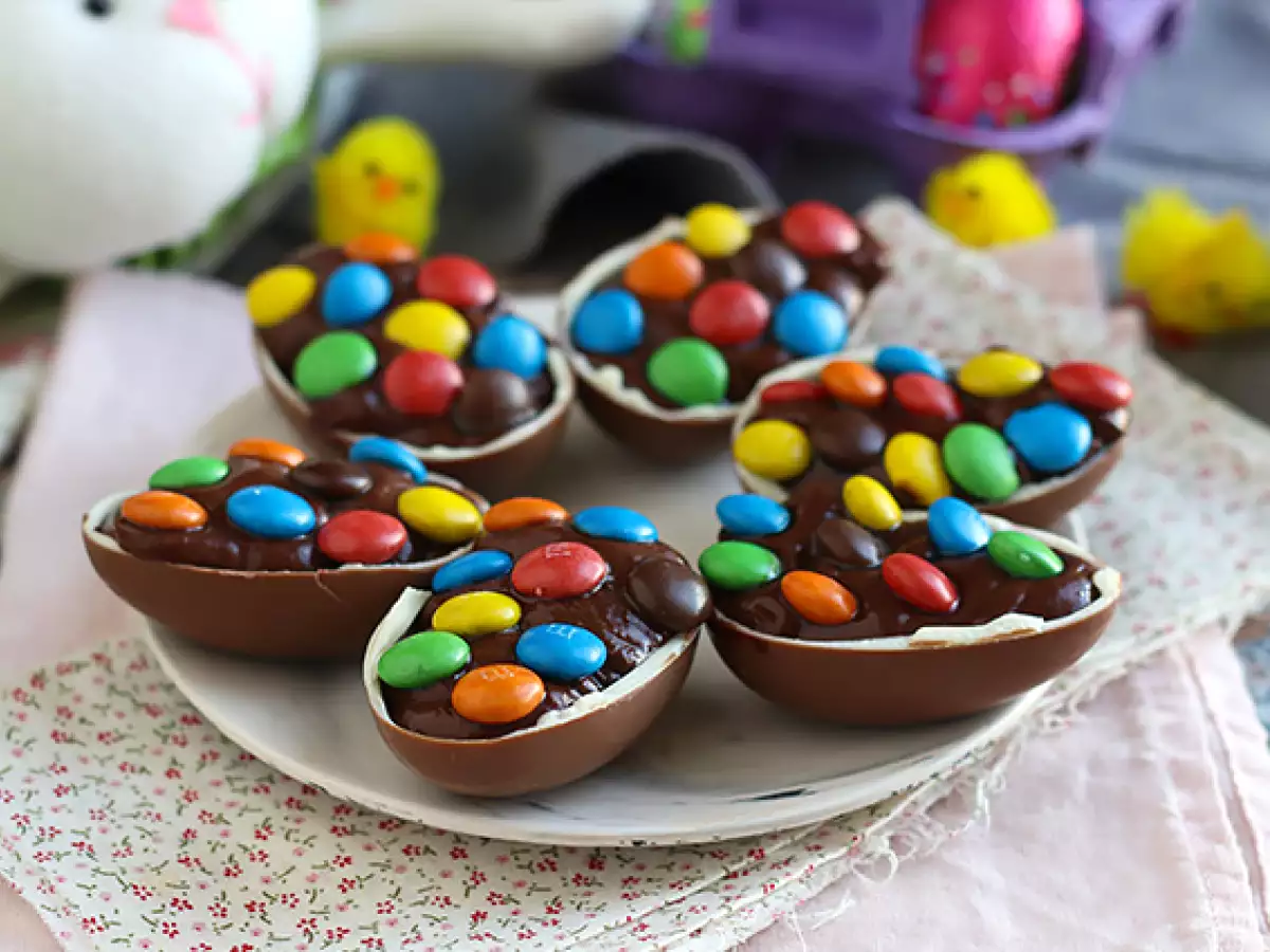 Schokoladen-Ostereier mit Schokoladencreme und M&M's - foto 3