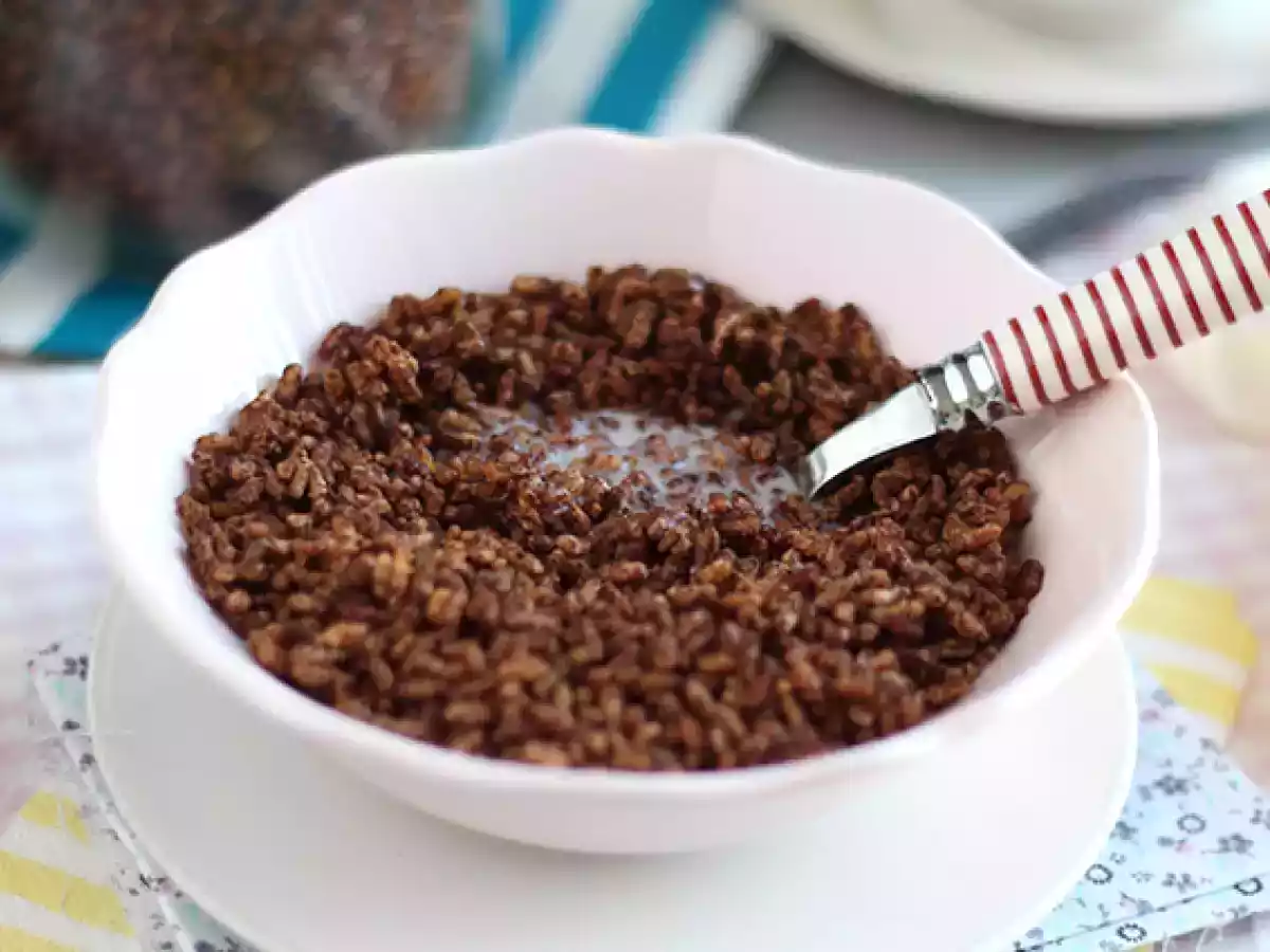 Schokoladen-Puffreis-Cerealien. Kokosnuss Pops - foto 2