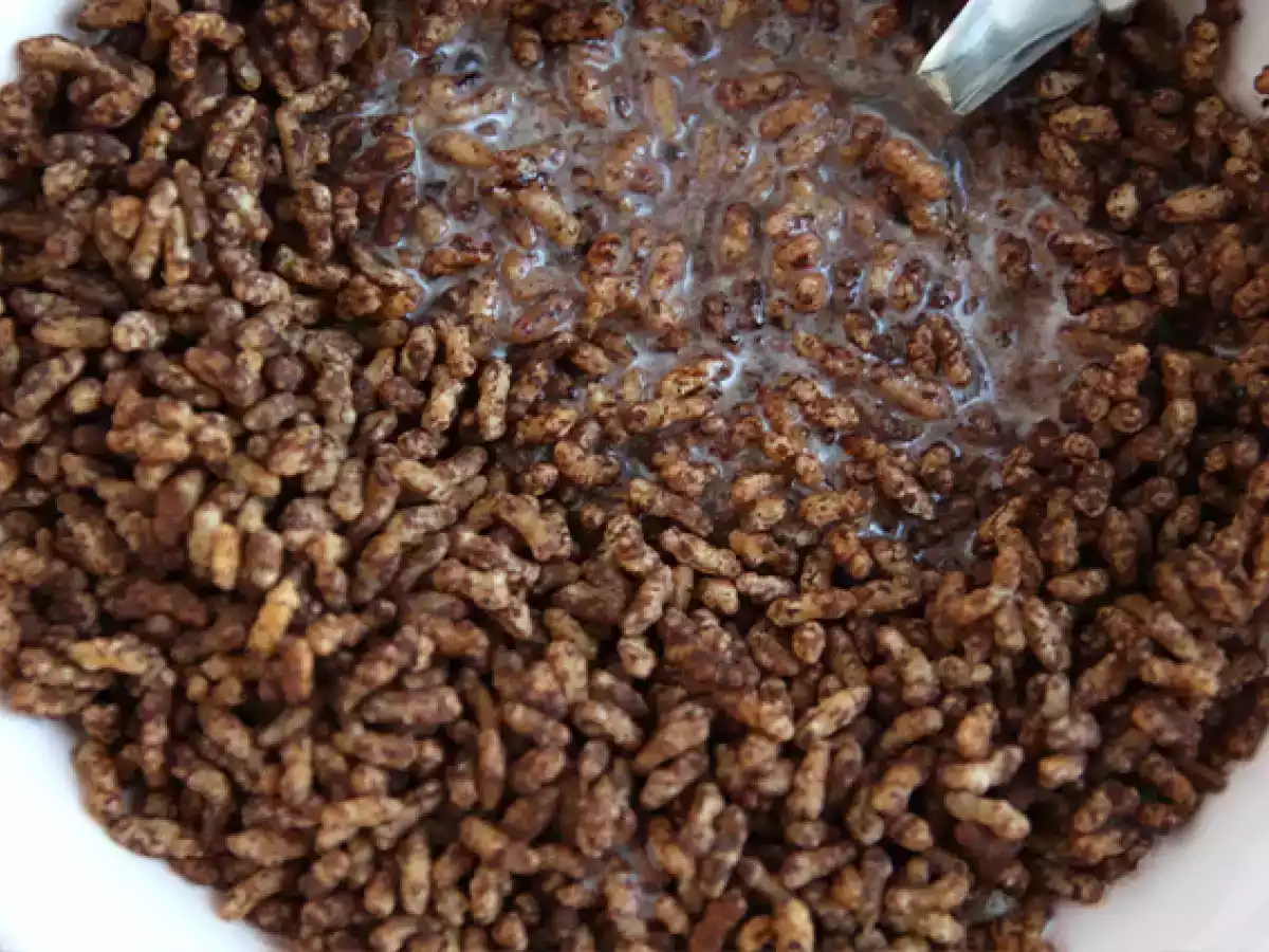 Schokoladen-Puffreis-Cerealien. Kokosnuss Pops - foto 4