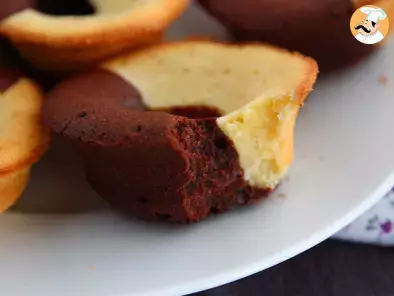 Schokoladen-Vanille-Kuchen mit doppeltem Geschmack und Schokoladenherz, Foto 4