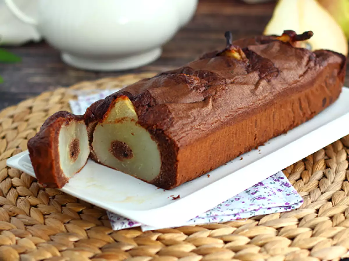 Schokoladenkuchen mit Birnen