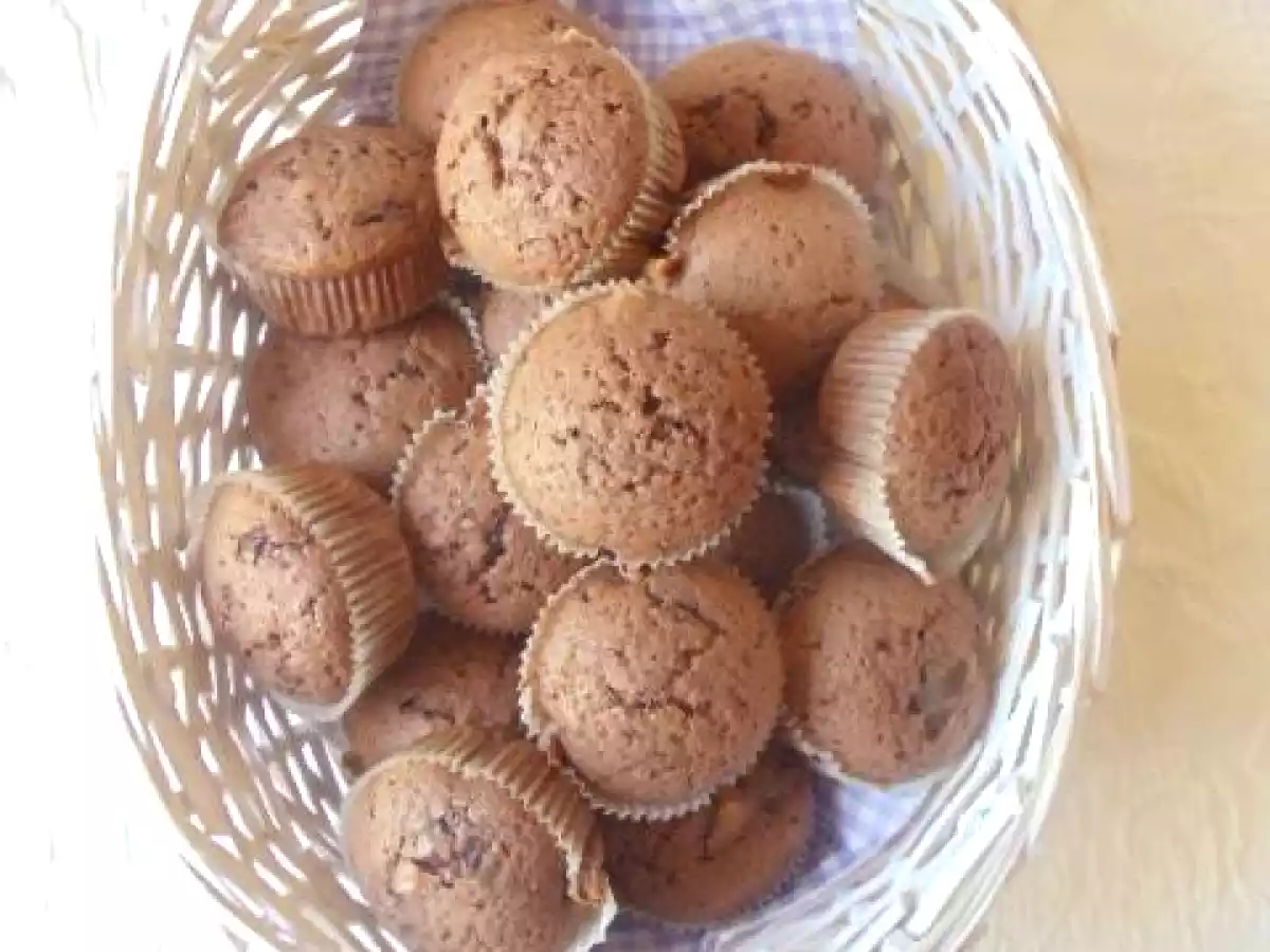 SCHOKOLADENMUFFINS MIT NÜSSE