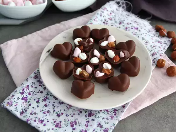 Rezept Schokoladenpralinen mit marshmallows und haselnüssen