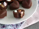 Schokoladenpralinen mit Marshmallows und Haselnüssen, foto 3