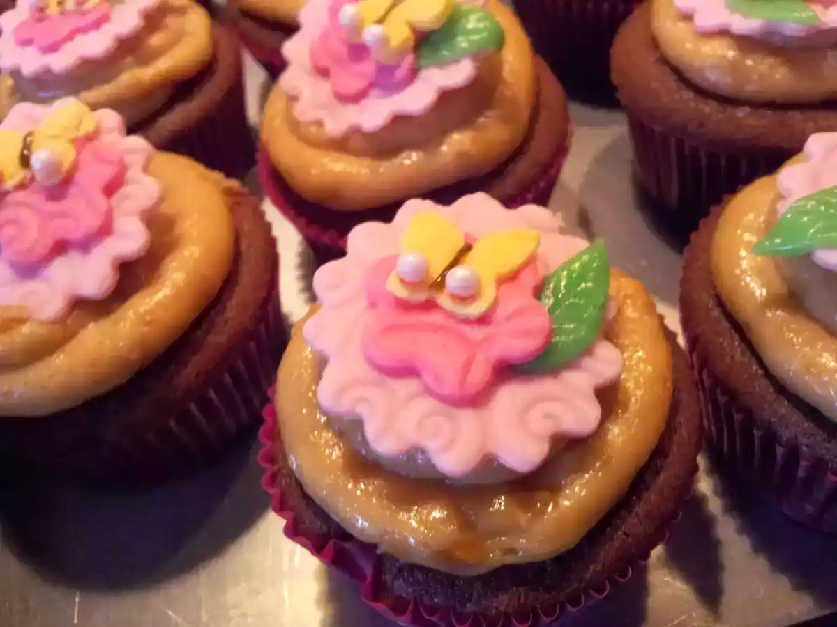 Schokomuffins mit Erdnussbutter-Frosting