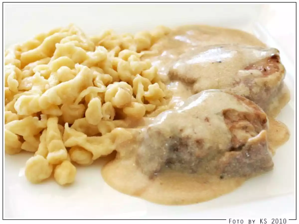 Schweinemedaillons in Cognac-Sahne-Sauce mit Spätzle