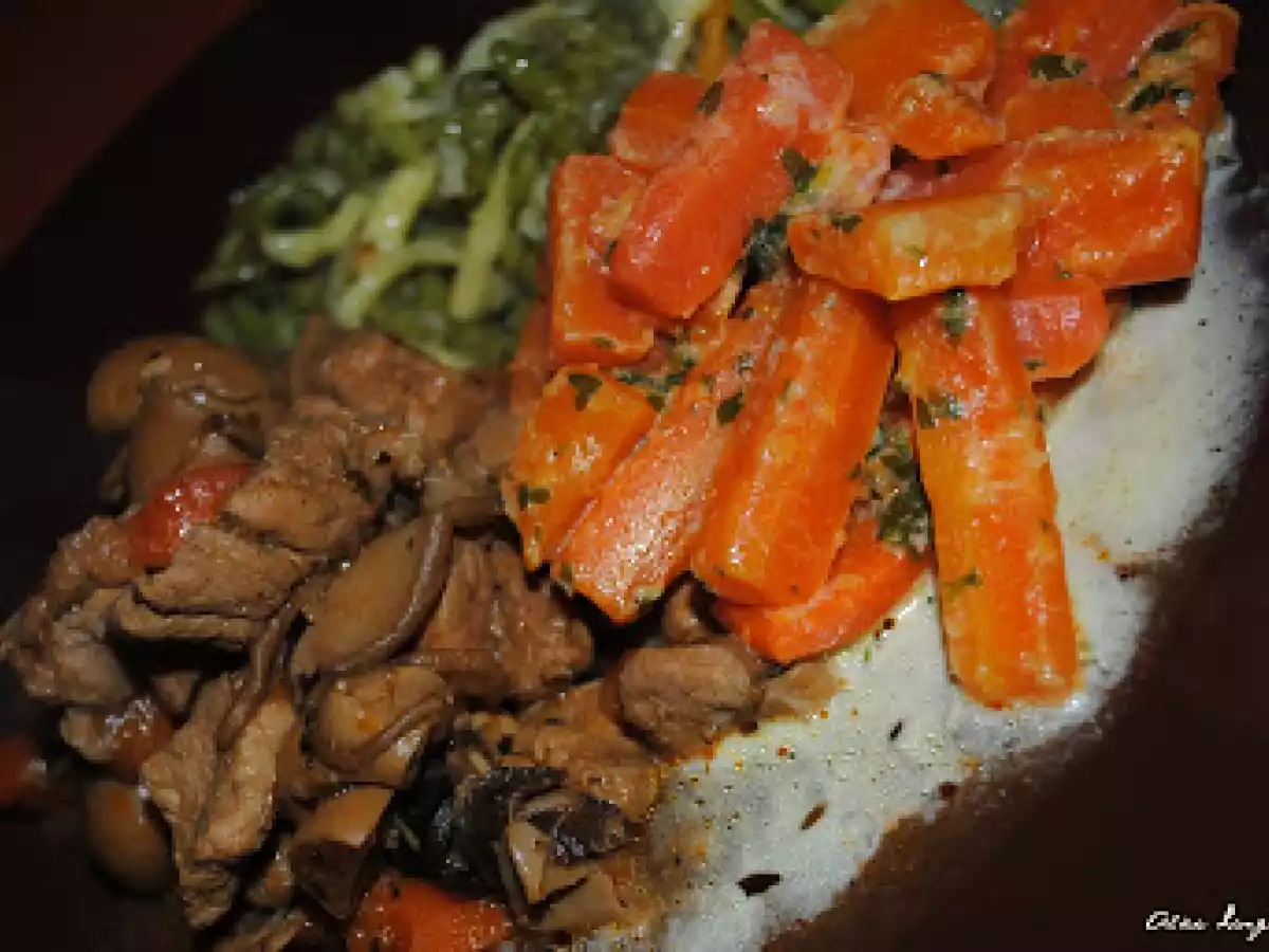 Schweinsgulasch mit getrockneten Steinpilzen