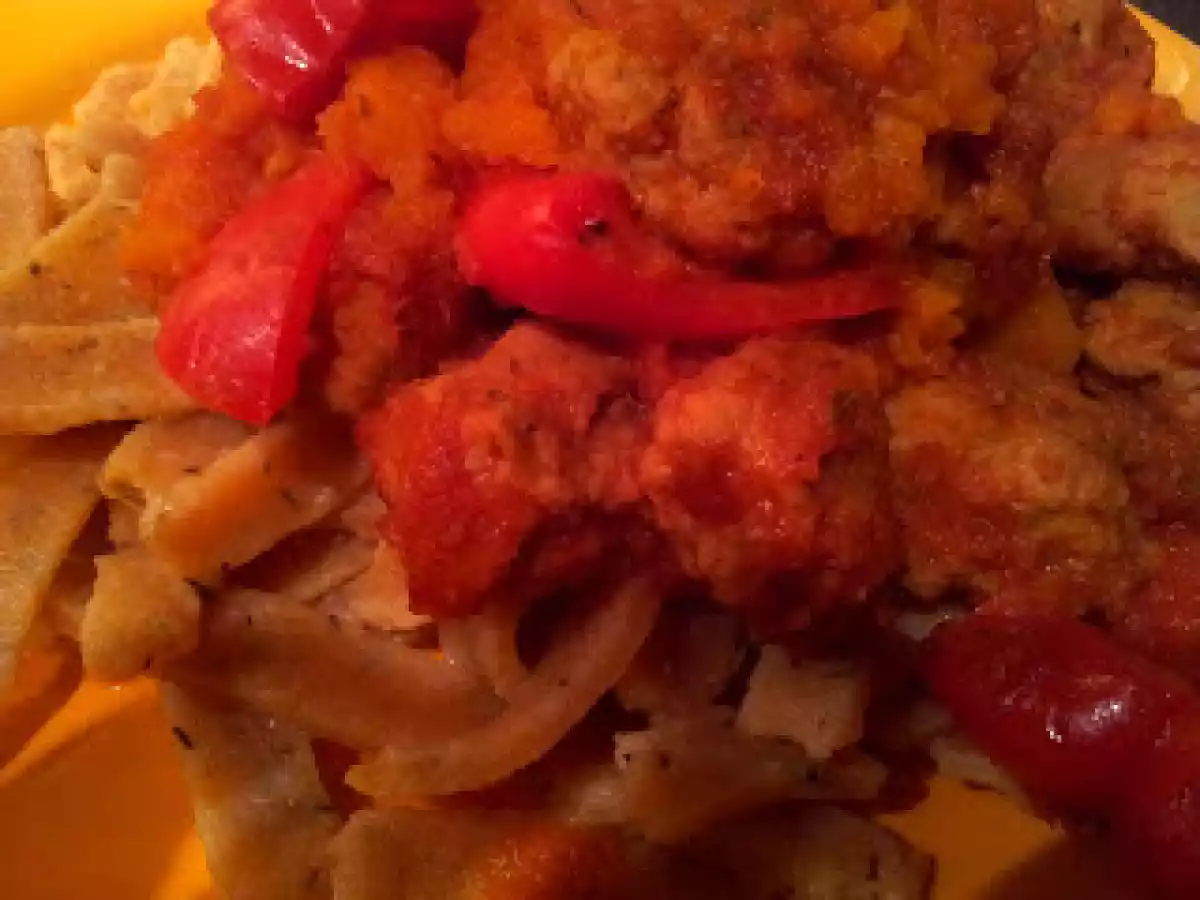 Seitangulasch mit Kürbis und Tomaten-Thymian-Nudeln