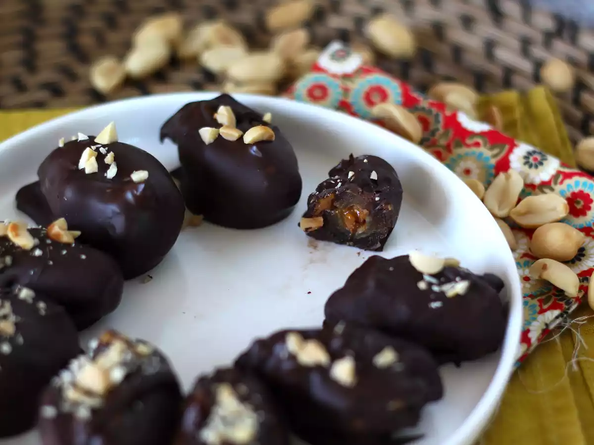 Selbstgemachte Snickers: Datteln, Erdnüsse und Schokolade – der gesunde Snack ohne Zuckerzusatz - foto 4