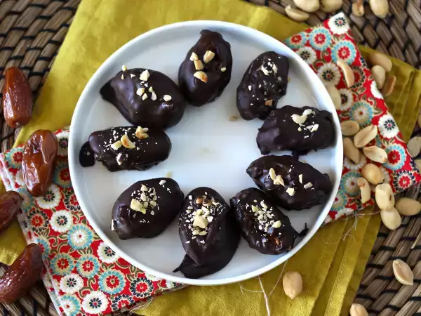 Rezept Selbstgemachte snickers: datteln, erdnüsse und schokolade – gesunder snack ohne zuckerzusatz
