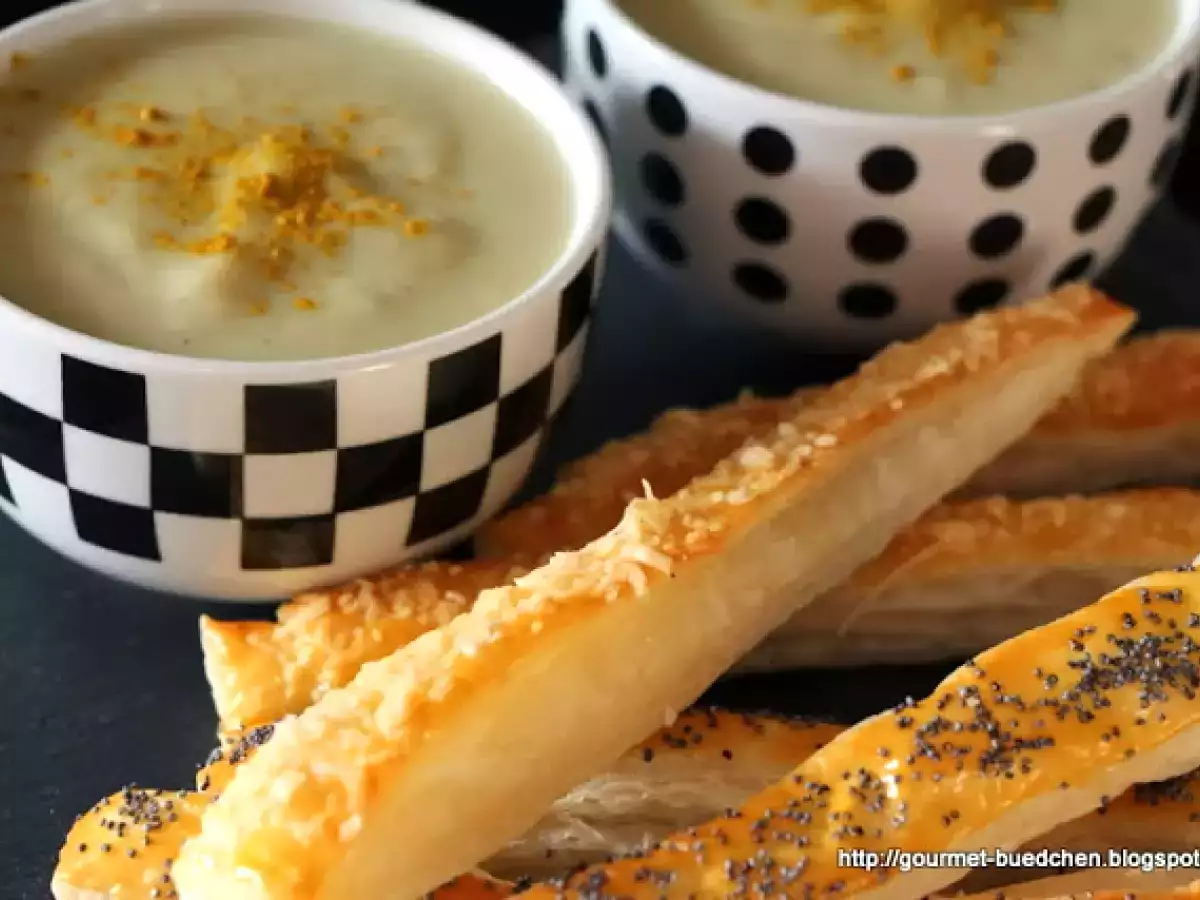 Selleriesüppchen mit Crackerstangen und einem Wurm...