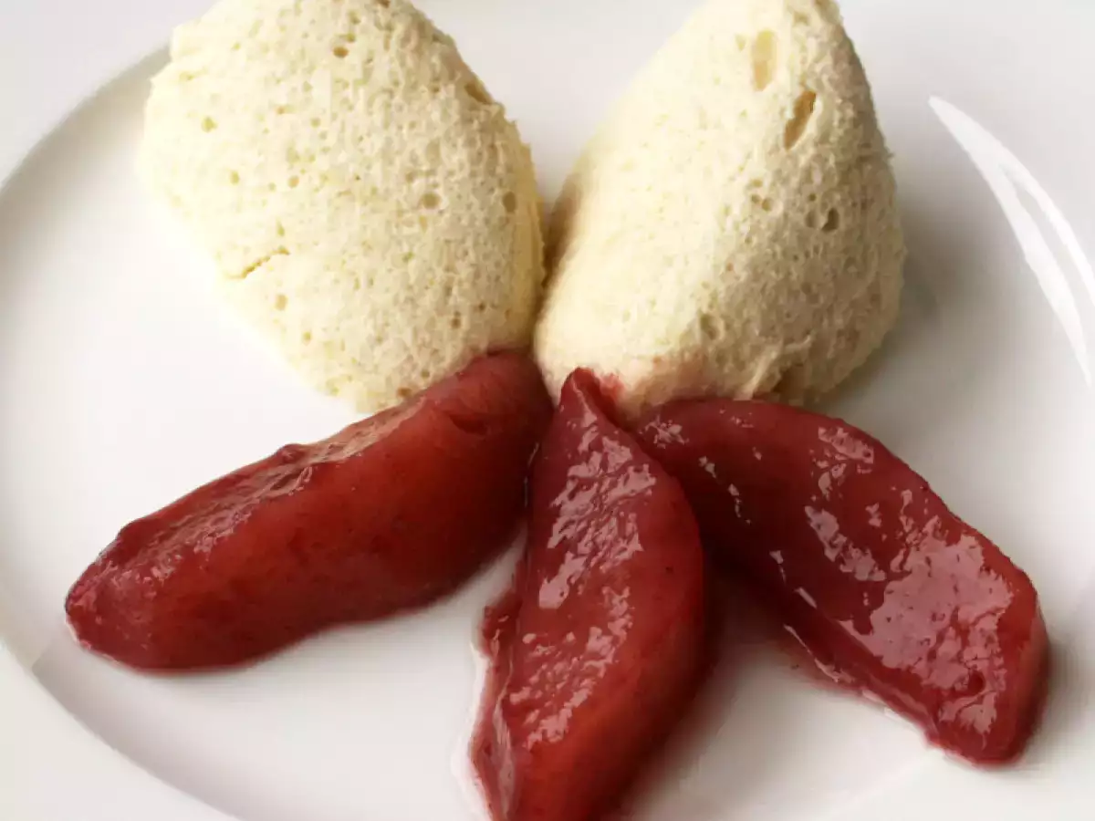 Sherrycrème mit Portwein-Birnen