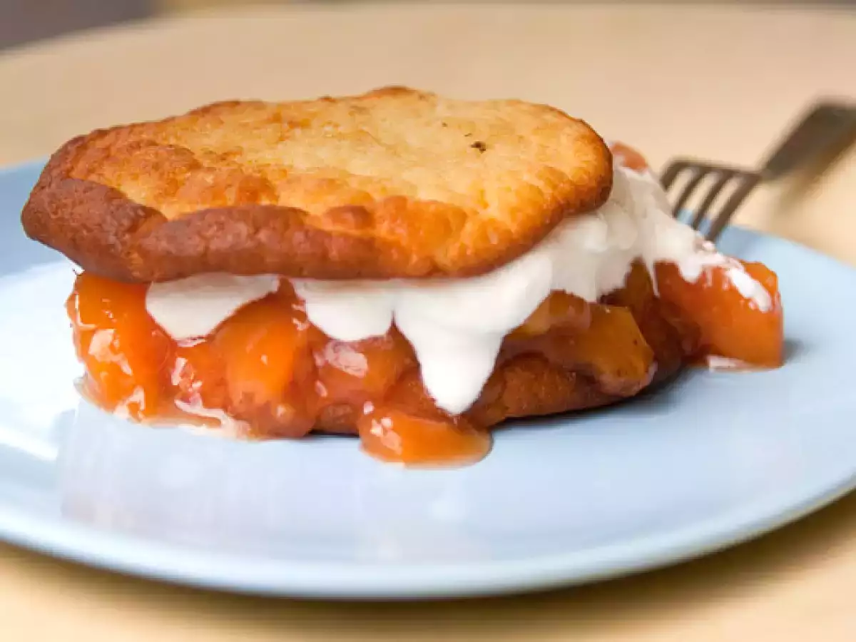 Shortcake mit Pfirsichkompott