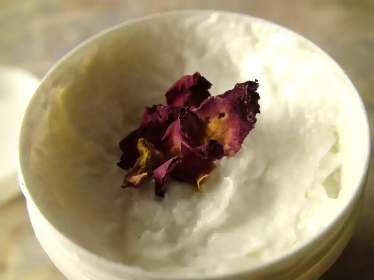 Sinnlicher Dusch-Smoothie mit Rose und Patchouli