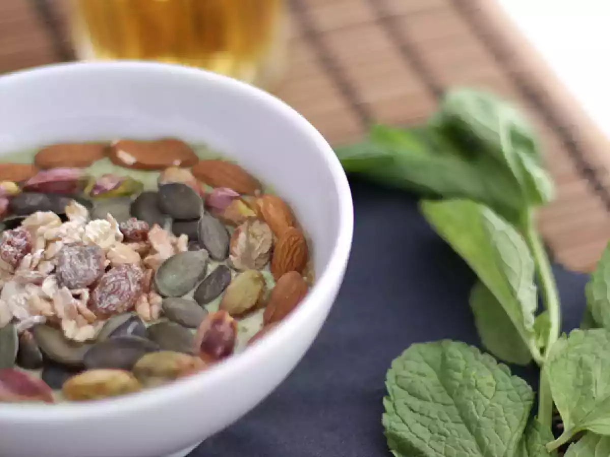 Smoothie-Bowl Kiwi Minze Spinatsprossen - foto 3