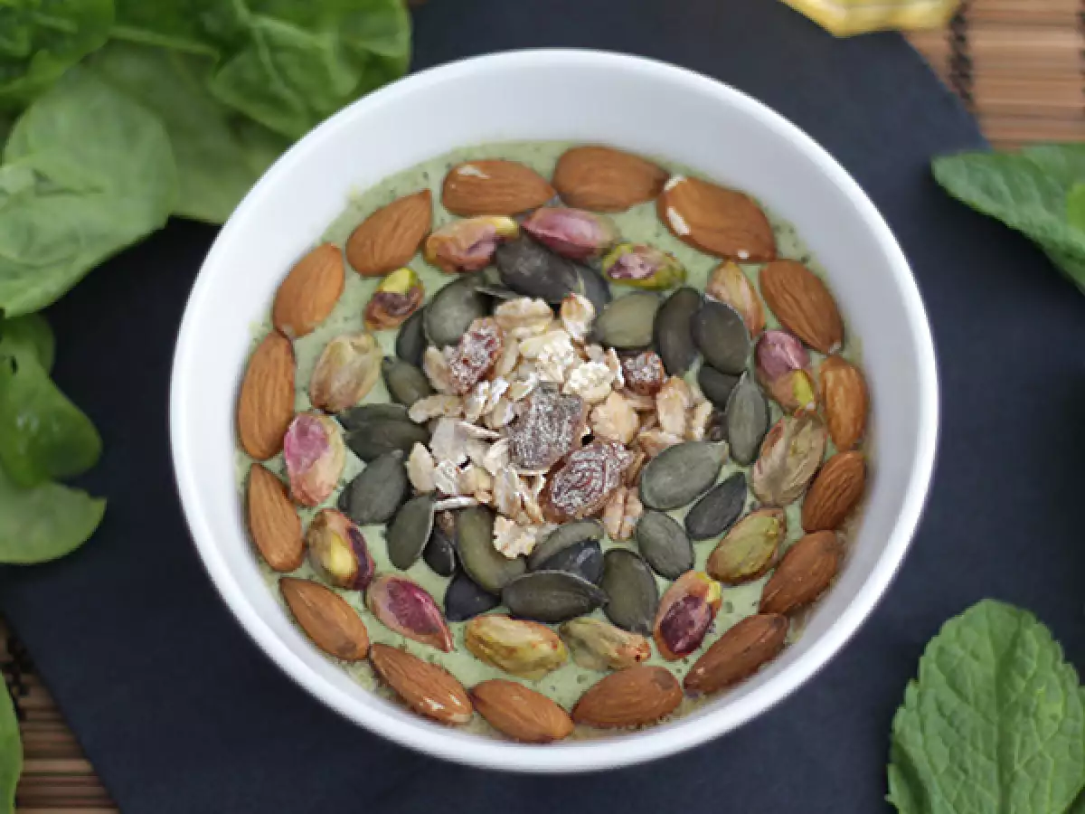 Smoothie-Bowl mit Kiwi, Minze und Babyspinat - foto 2