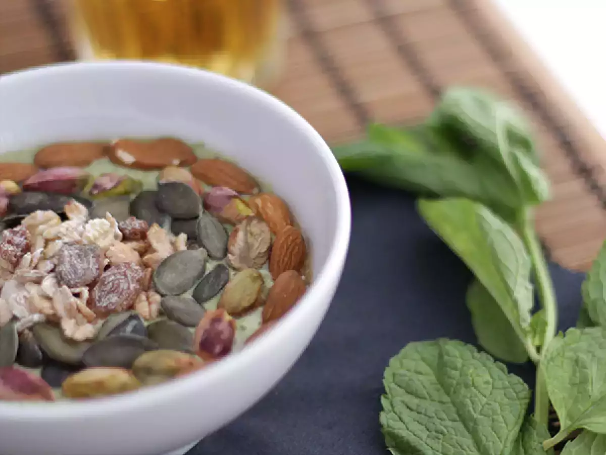 Smoothie-Bowl mit Kiwi, Minze und Babyspinat - foto 3