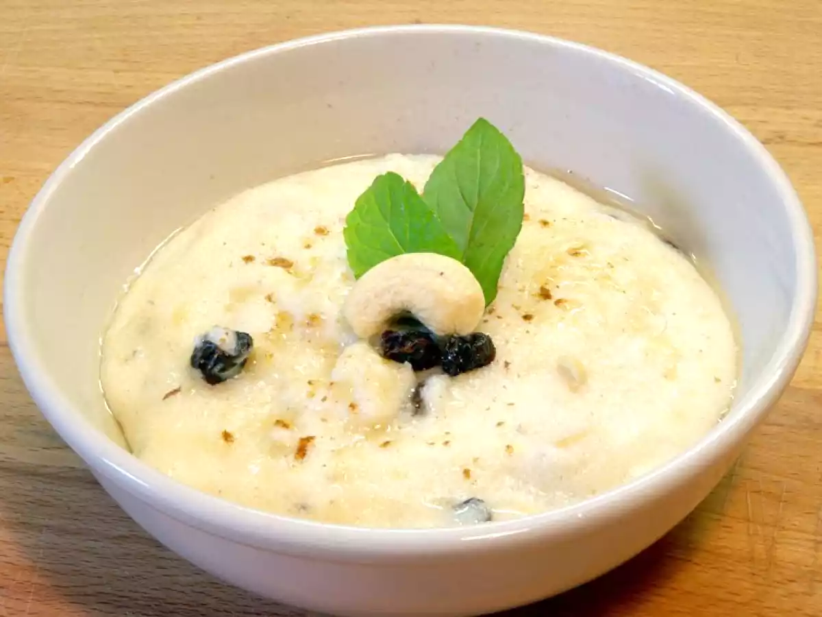 Soulfood für's Wochenende: Grießbrei mit Ingwer, Zimt, Cashews und Rosinen