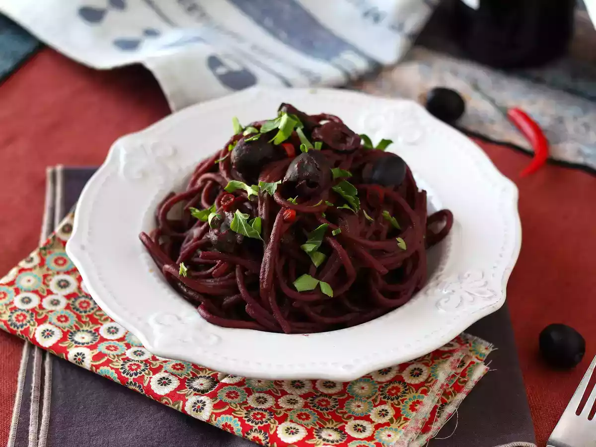 Spaghetti alla fuoco di bacco: Rotwein-Pasta, die etwas Besonderes auf den Tisch bringt