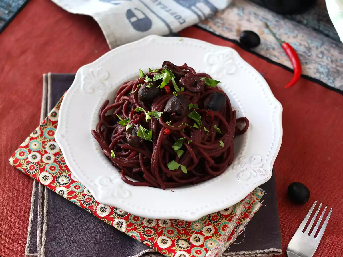 Spaghetti alla fuoco di bacco: Rotwein-Pasta, die etwas Besonderes auf den Tisch bringt - foto 2