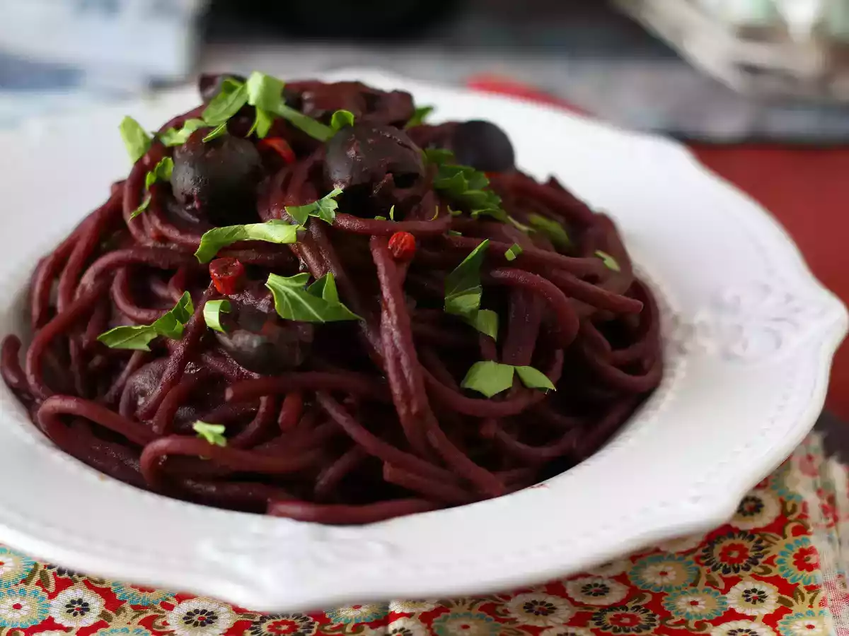 Spaghetti alla fuoco di bacco: Rotwein-Pasta, die etwas Besonderes auf den Tisch bringt - foto 3