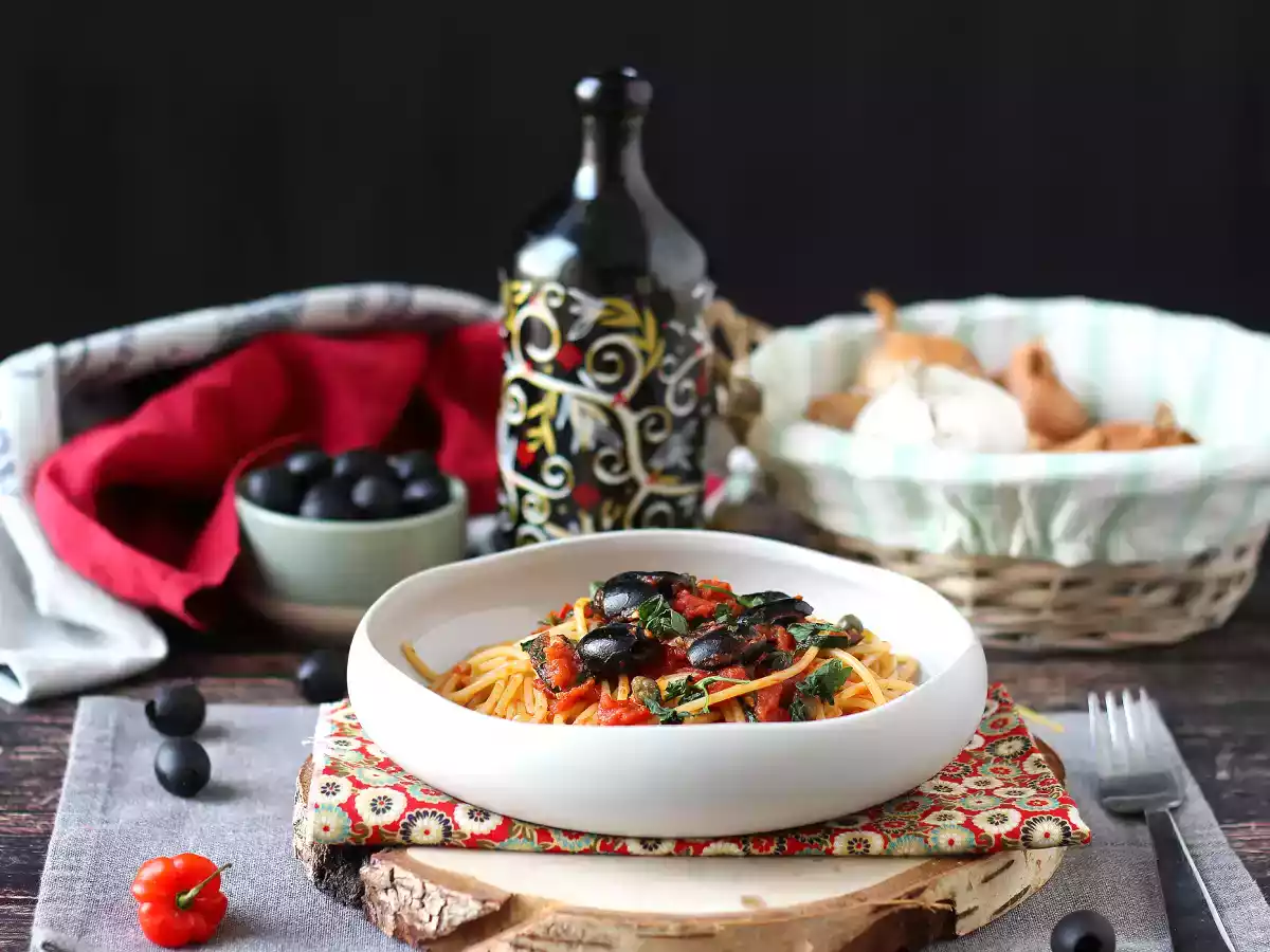 Spaghetti alla puttanesca, ein schneller und schmackhafter erster Gang - foto 2