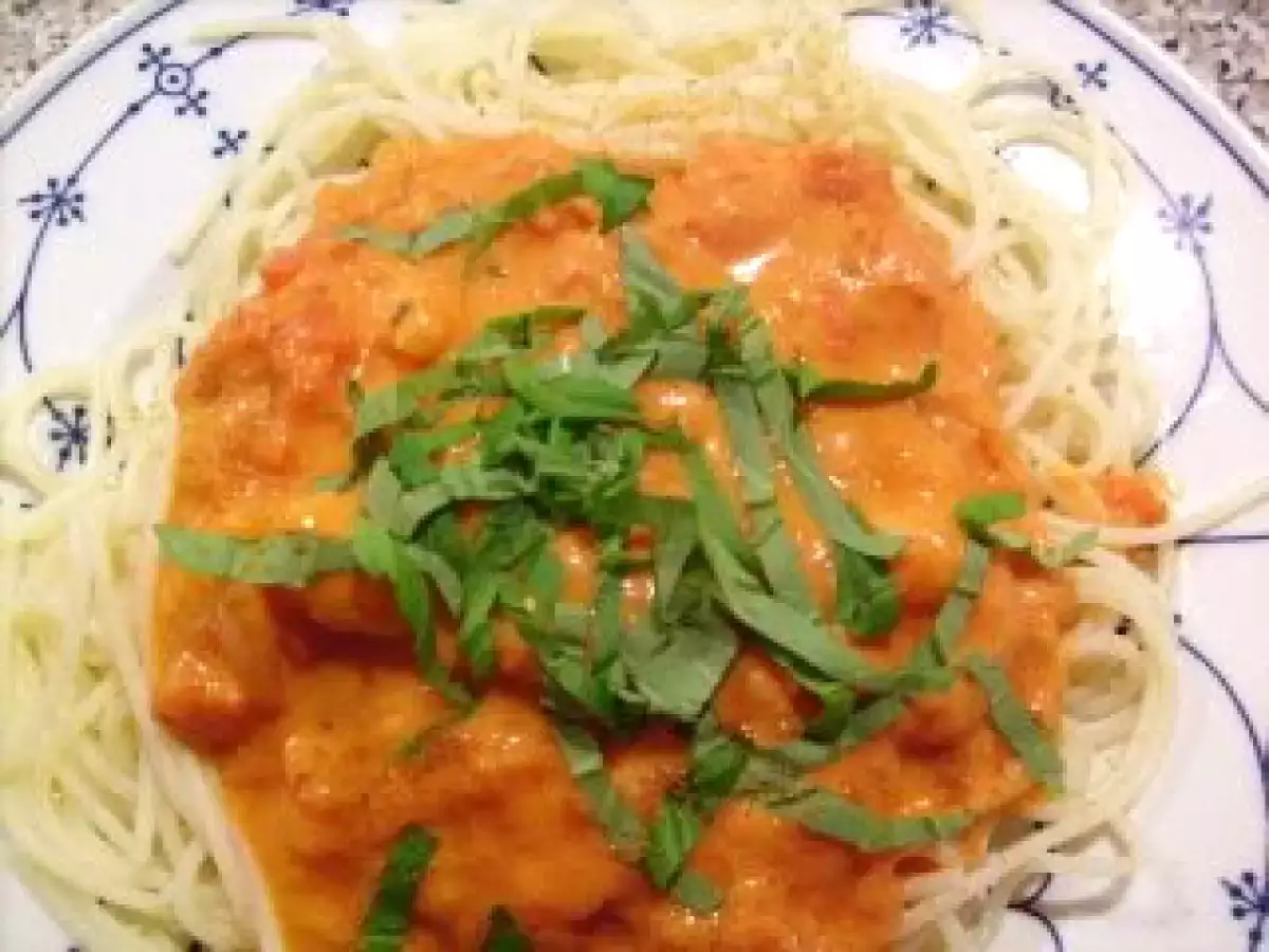 Spaghetti mit cremiger Tomatensauce und Tiger Prawns