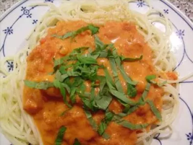 Spaghetti mit cremiger Tomatensauce und Tiger Prawns
