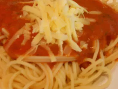 Spaghetti mit Tomatensauce aus getrockneten & frischen Tomaten