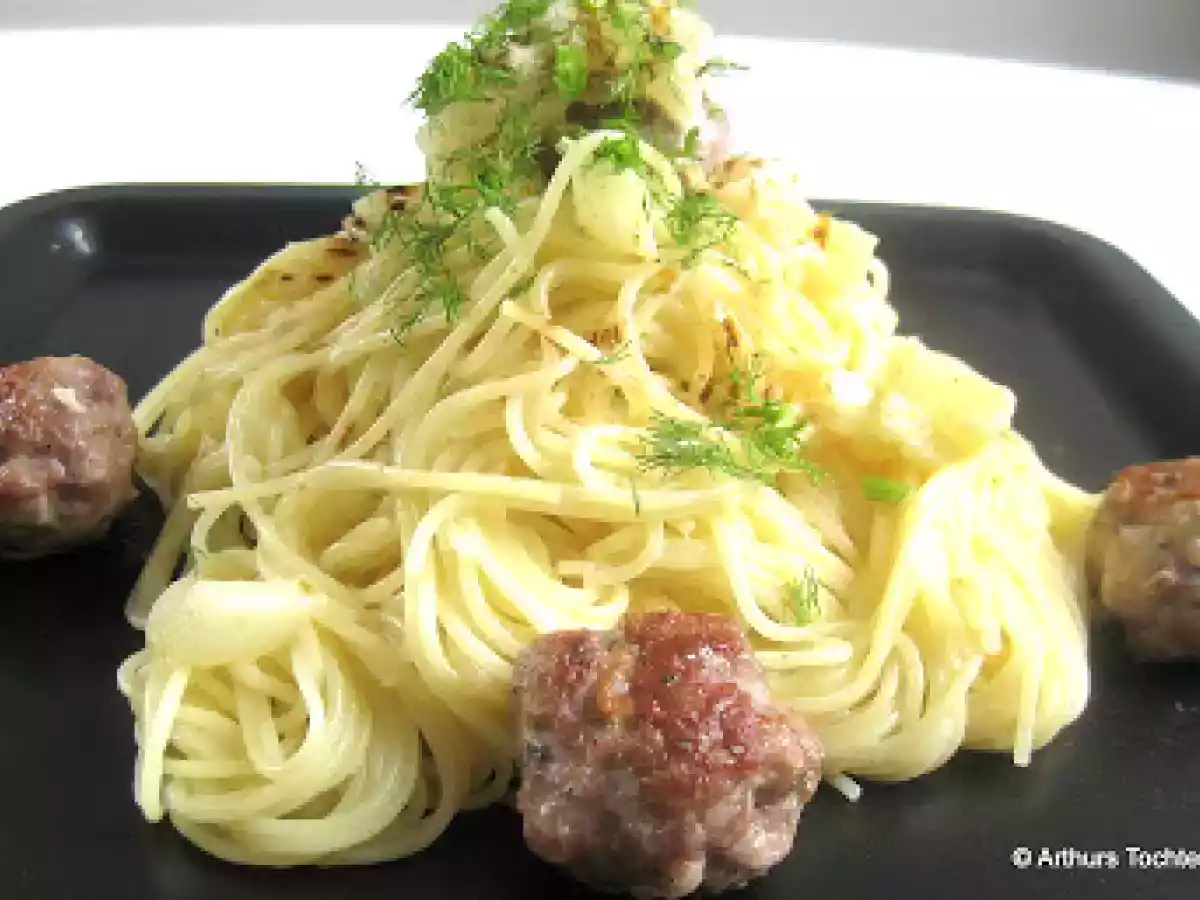 Spaghettini mit Klößchen von der Fenchelsalsiccia, Grappa und Lakritzhauch