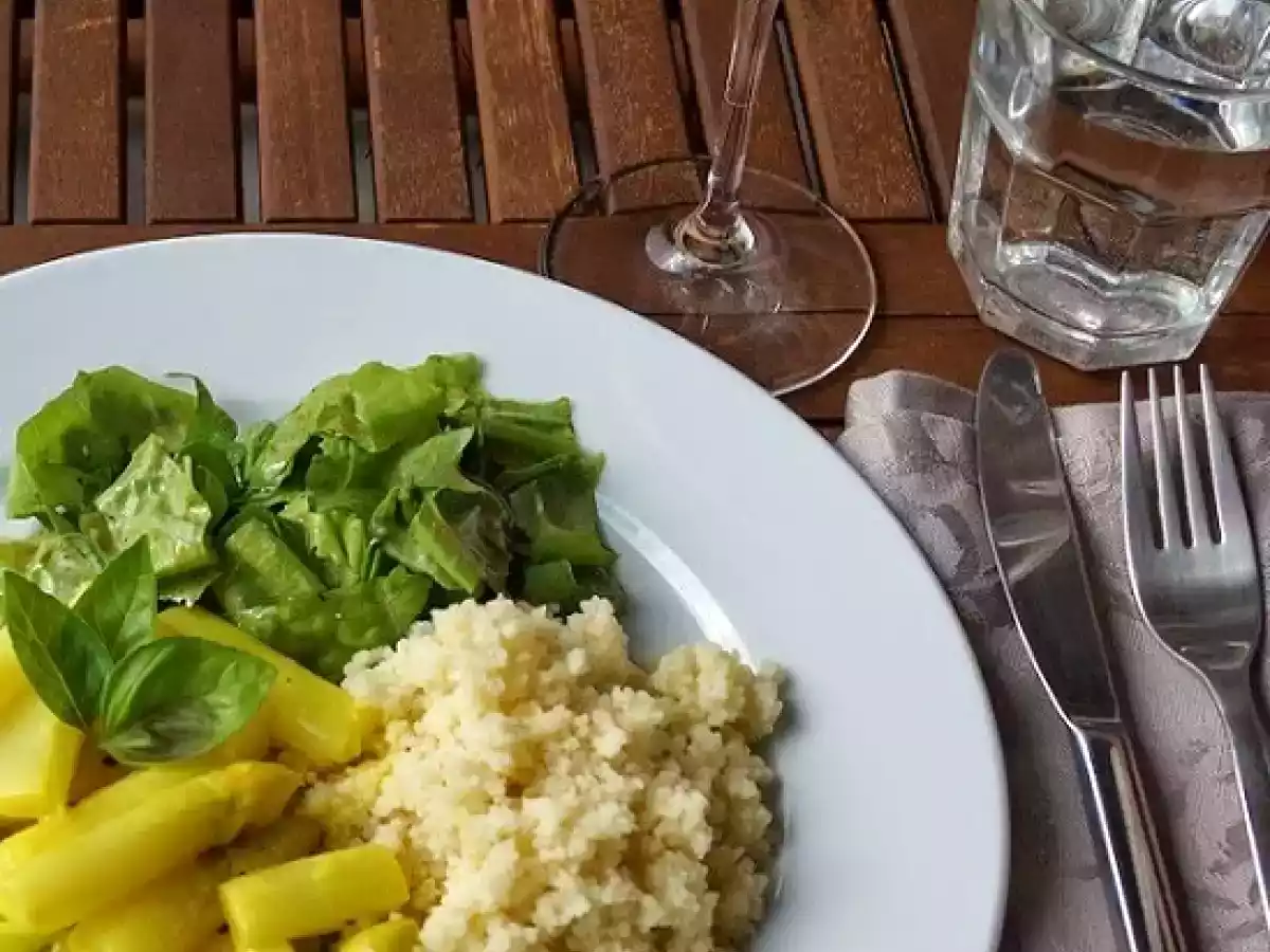 Spargel mit Orangensauce und Couscous