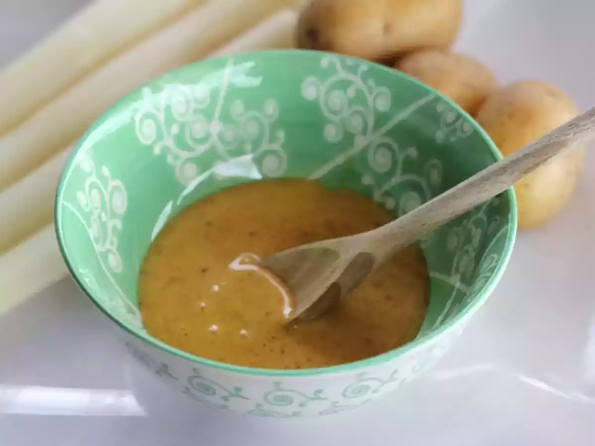 Spargel mit Orangensenf-Mayonnaise