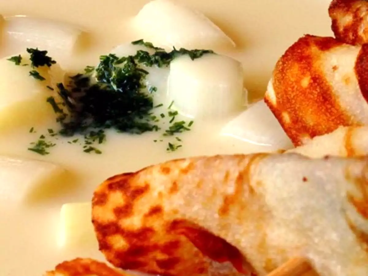 Spargelcremesuppe mit Pannenkoeken