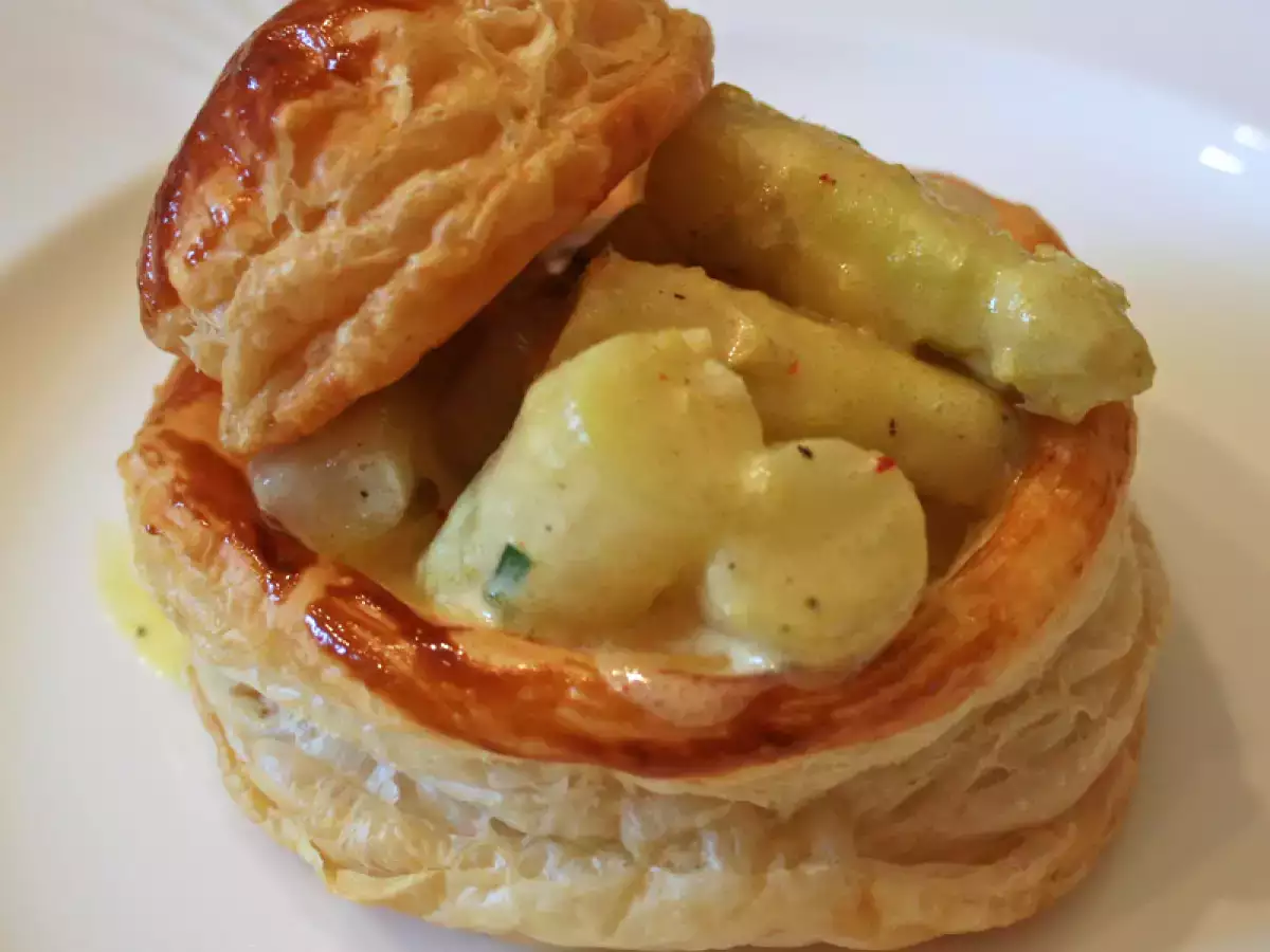 Spargelpastetchen mit Noilly Prat-Schaumsauce