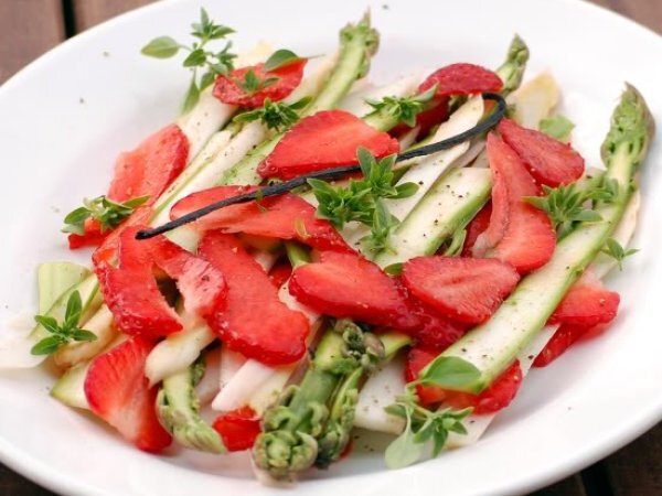 Spargelsalat mit erdbeeren - Rezept Petitchef
