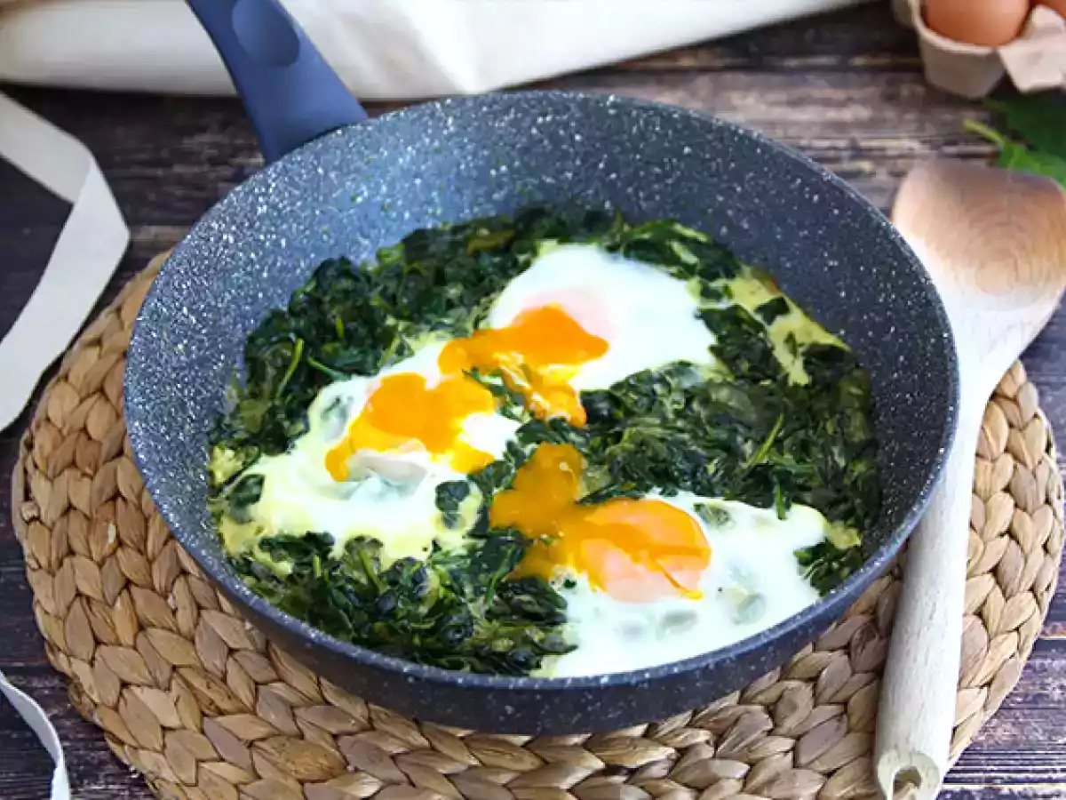 Spinat mit Sahne und Eiern