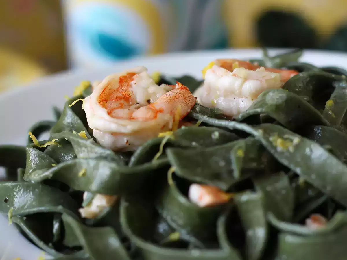 Spirulina-Pasta mit Garnelen und Zitrone: ein nährstoffreiches Gericht mit einzigartigem Geschmack - foto 4