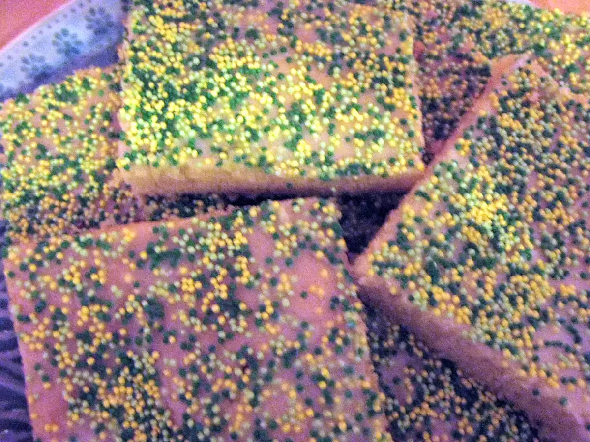 Sprinkled Lemon Bars | Zitronenküchlein