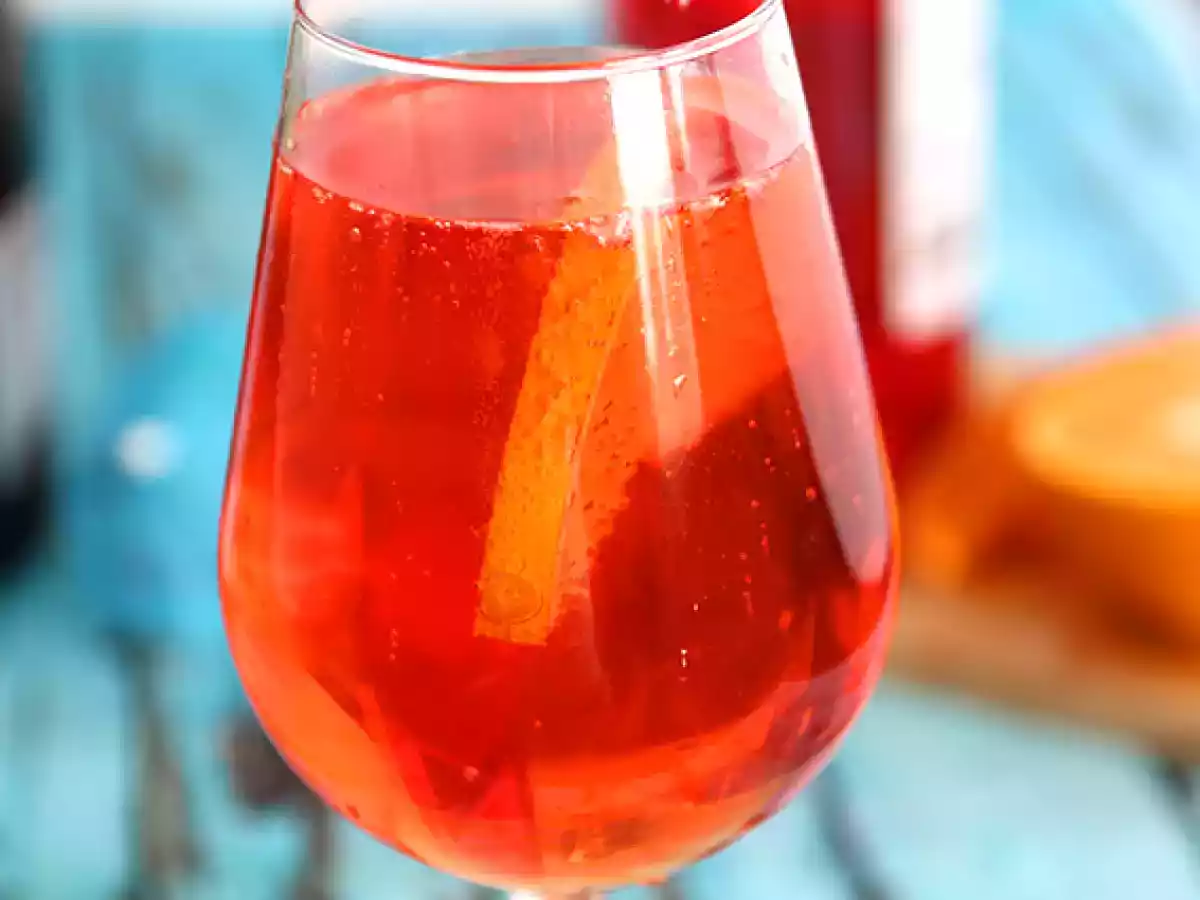 Spritz, der berühmte italienische Cocktail mit Aperol - foto 2