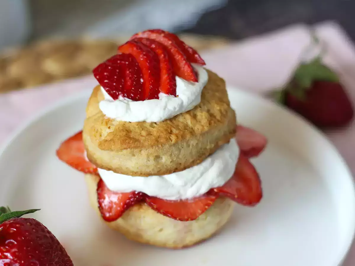 Strawberry Shortcake, der amerikanische Erdbeer-Sahne-Kuchen, der nie versagt - foto 3