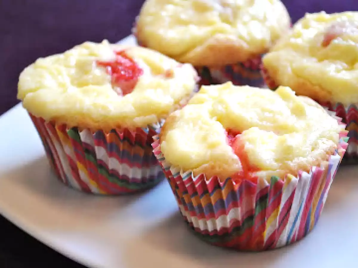 Strawberry & White Chocolate Cheesecake Muffins