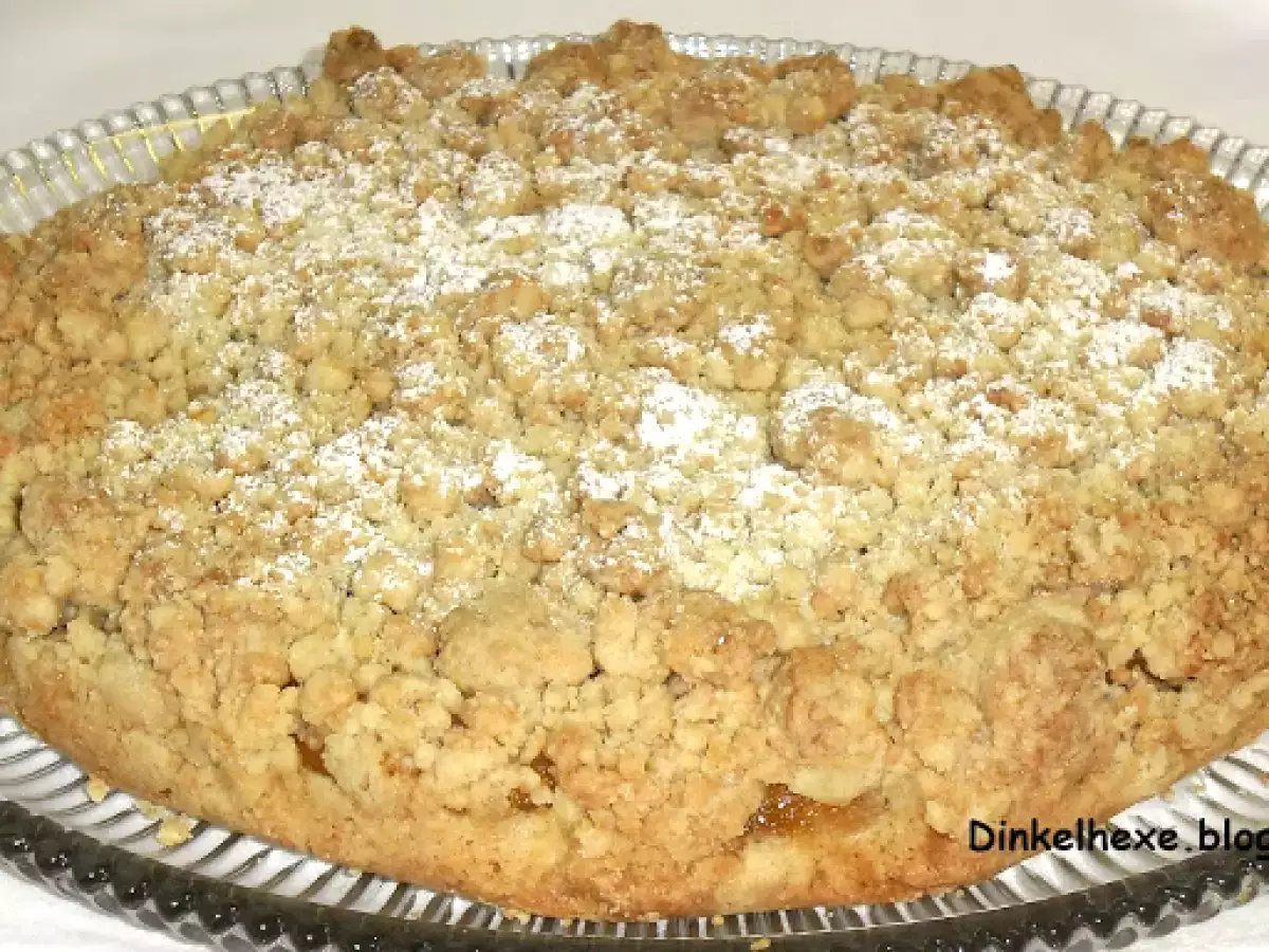 Streuselkuchen in zwei Geschmacksrichtungen