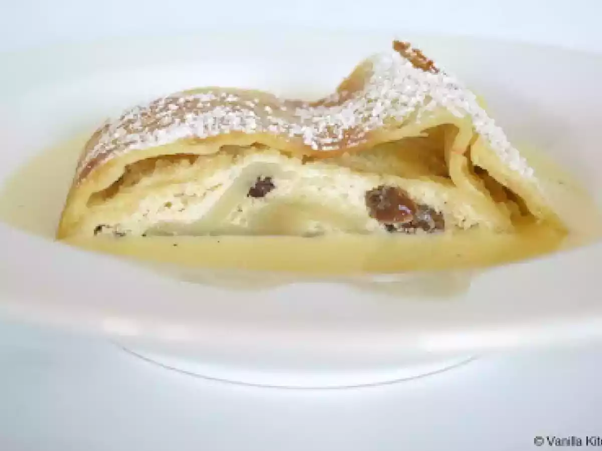 Strudel in süßer Form: Quarkstrudel (mit Vanillesauce)