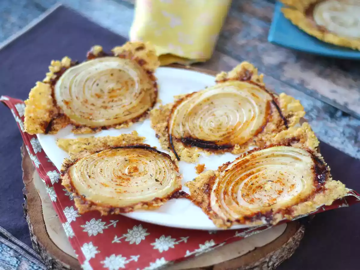 Superknusprige hausgemachte Chips mit Zwiebeln und Parmesan - foto 4