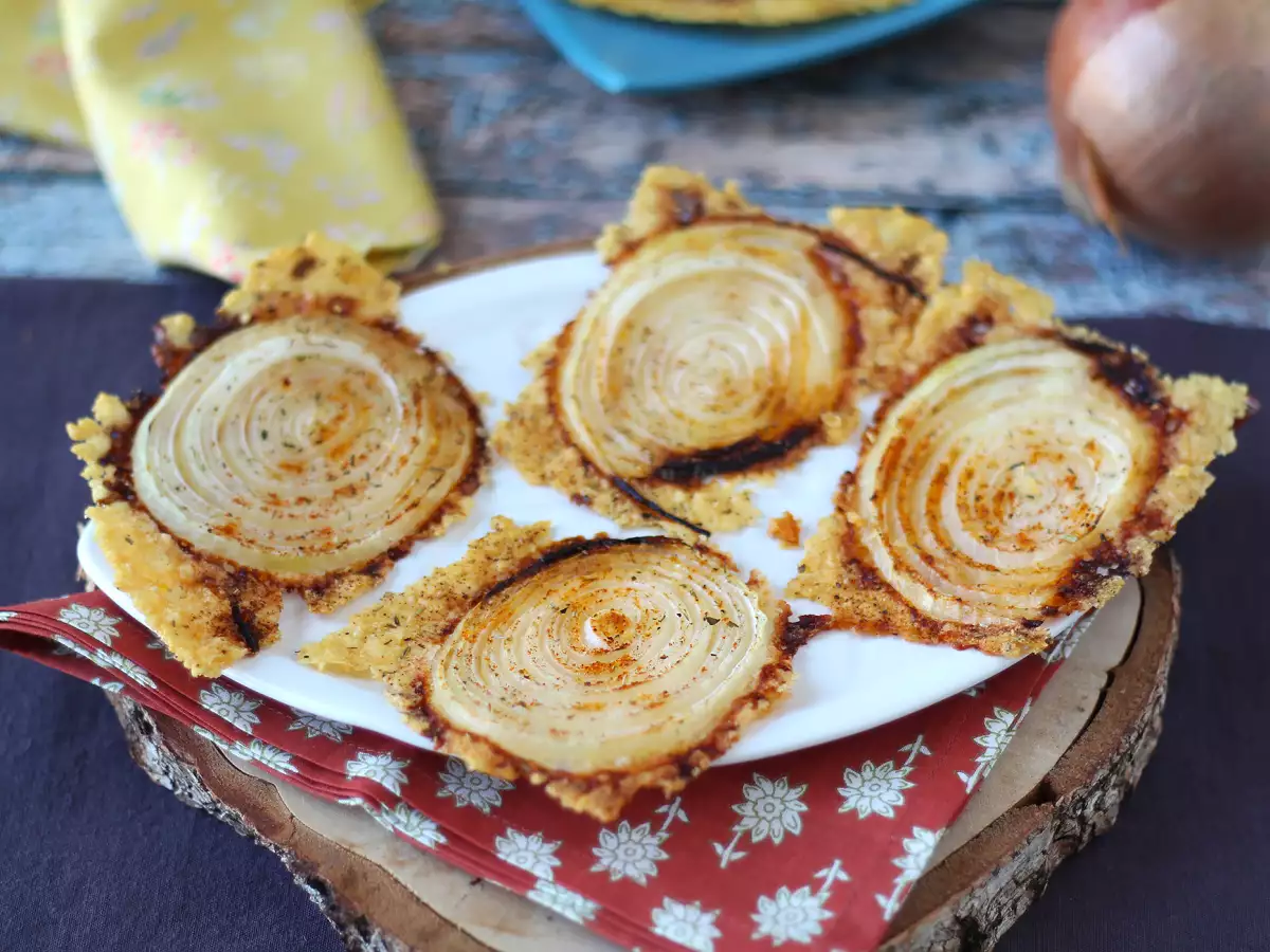 Superknusprige hausgemachte Zwiebel-Parmesan-Chips - foto 2