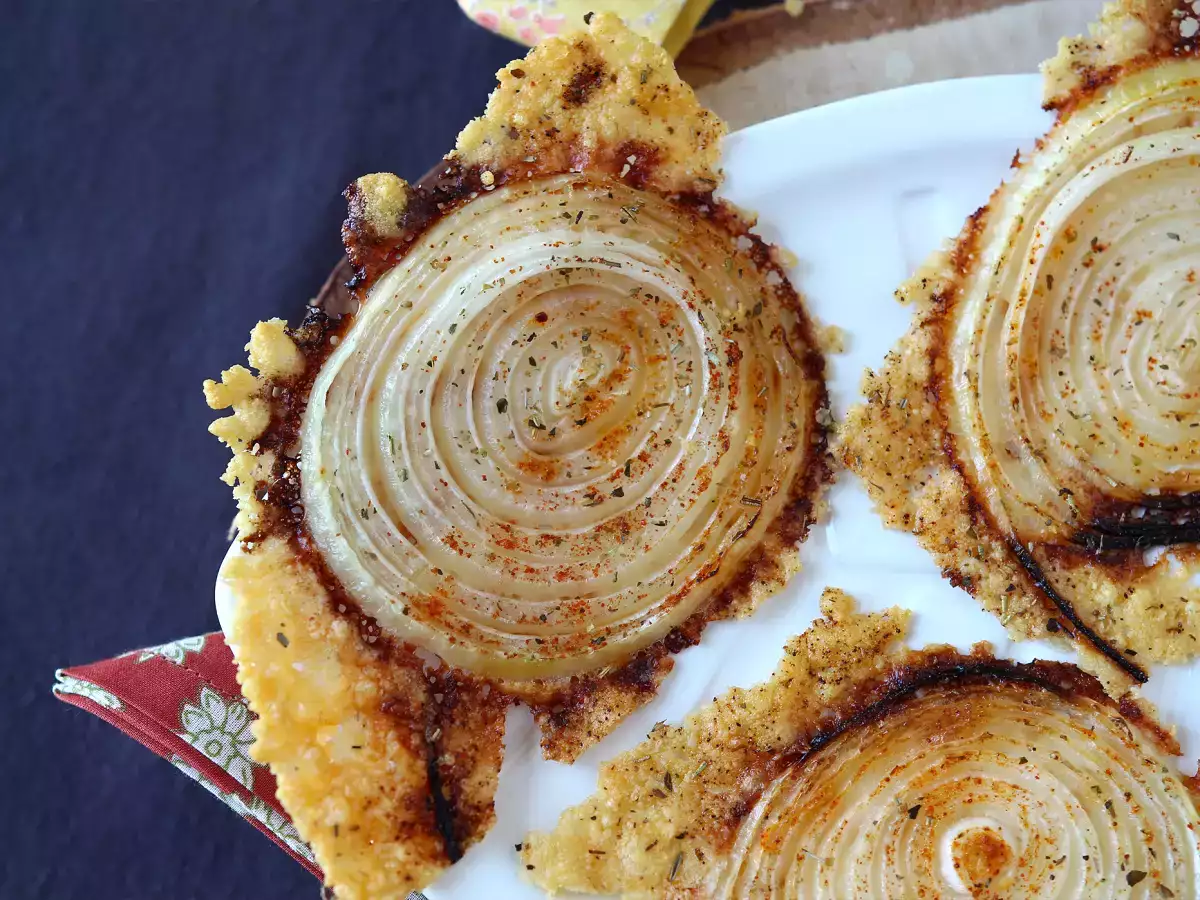 Superknusprige hausgemachte Zwiebel-Parmesan-Chips - foto 3