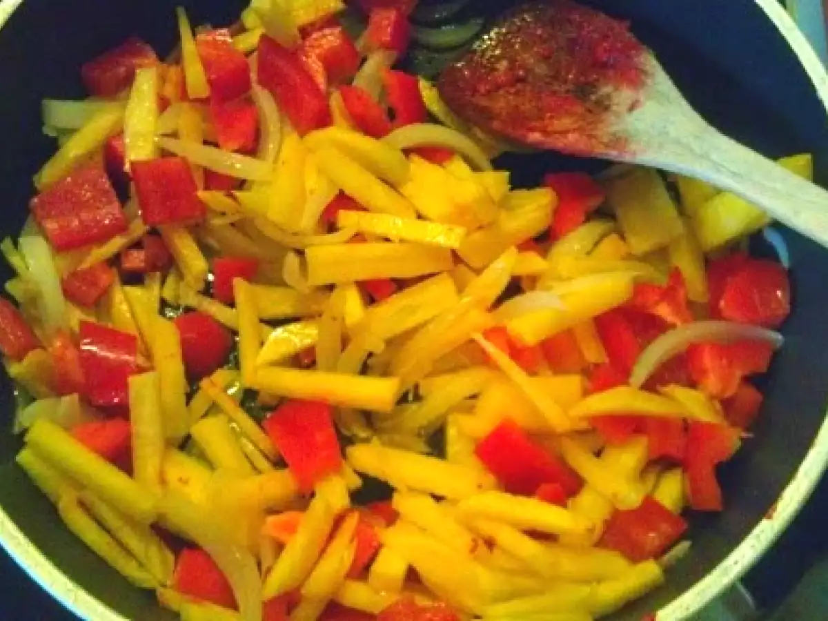 Süß-saure Kornelkirschensoße