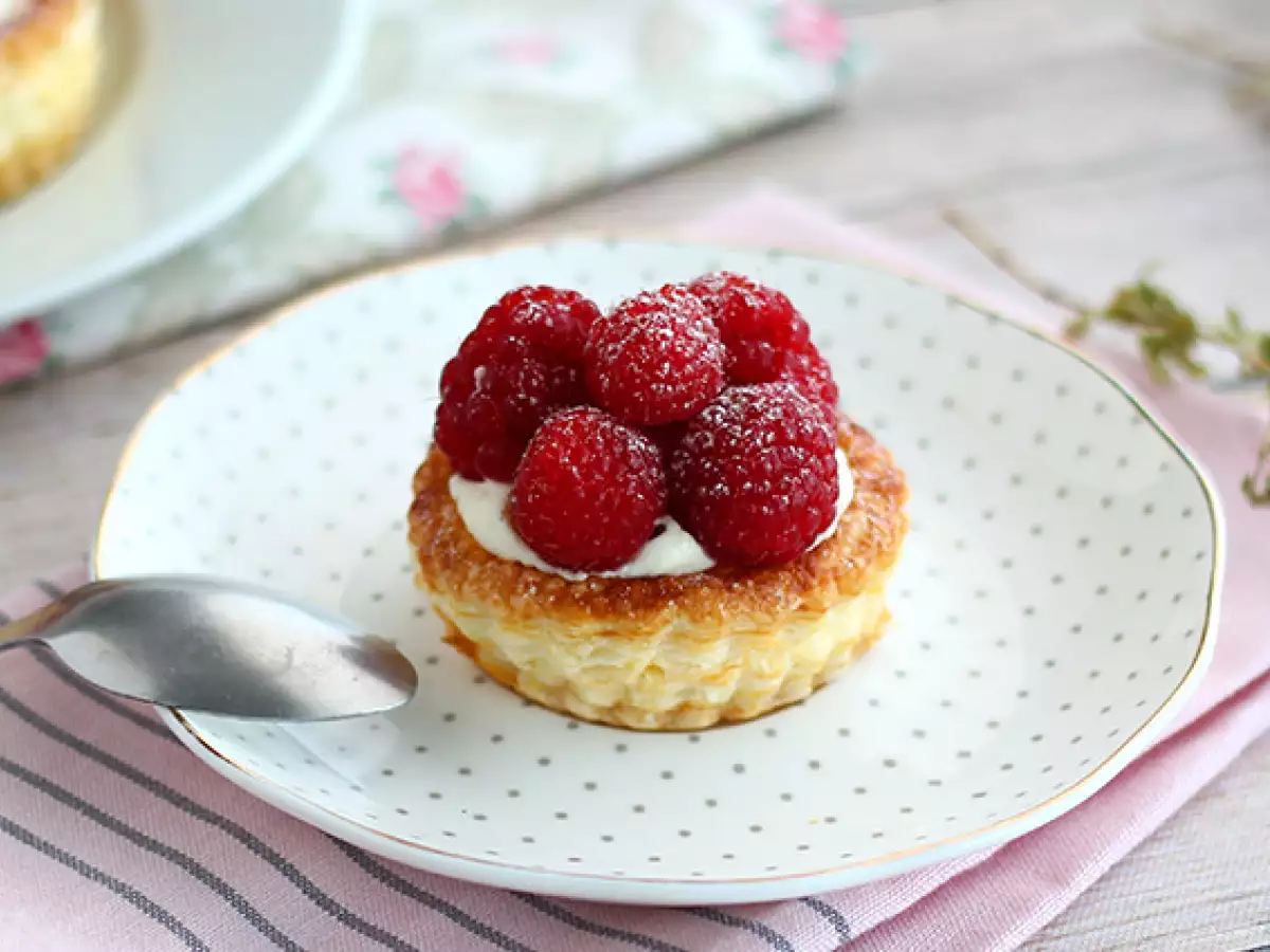 Süße Vol-au-vents mit Himbeeren und Mascarpone